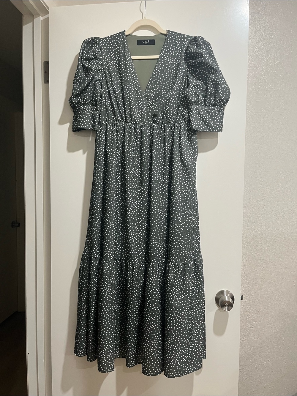 Polka Dot Puff-Sleeve Midi Dress in Black